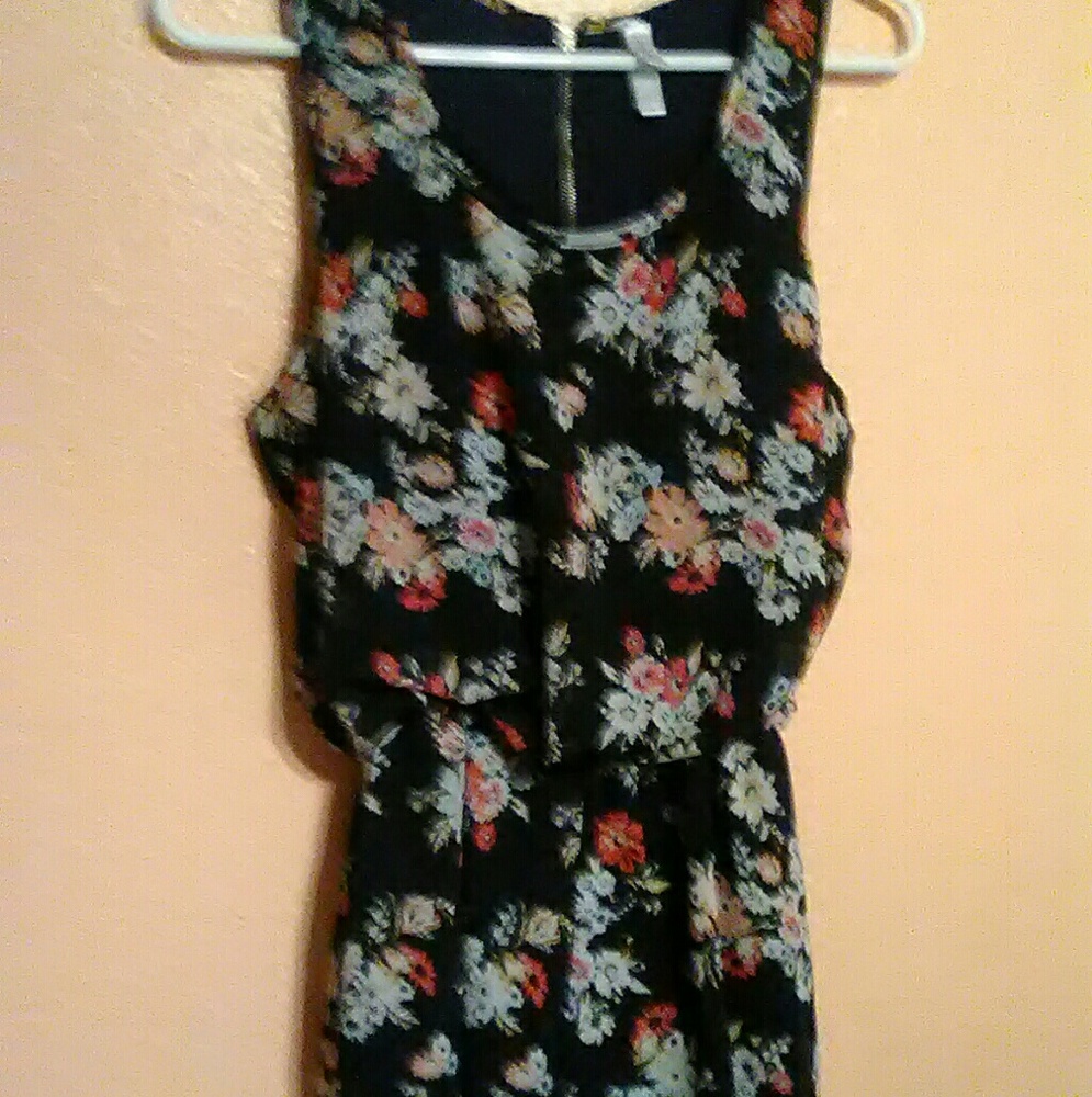 Xhilaration floral sleeveless romper